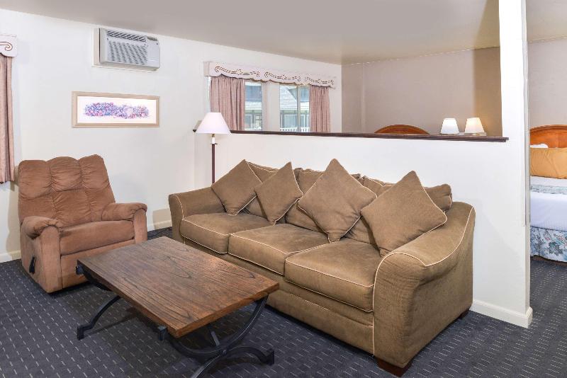 Номер Deluxe Кровать Кинг, Svendsgaard S Lodge  Americas Best Value Inn & Suites