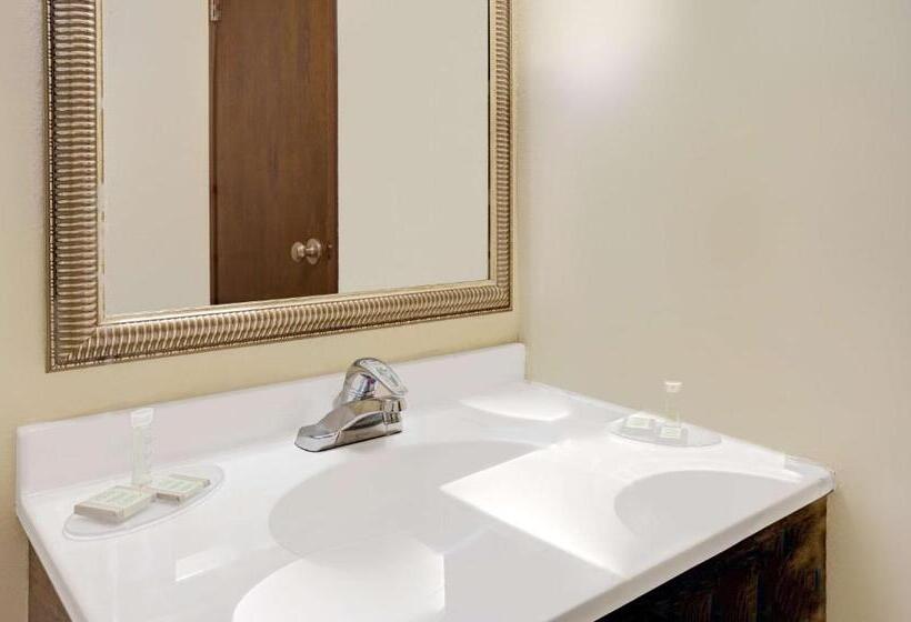 장애인을 위한 스탠다드 룸, Super 8 By Wyndham College Park Wash Dc Area