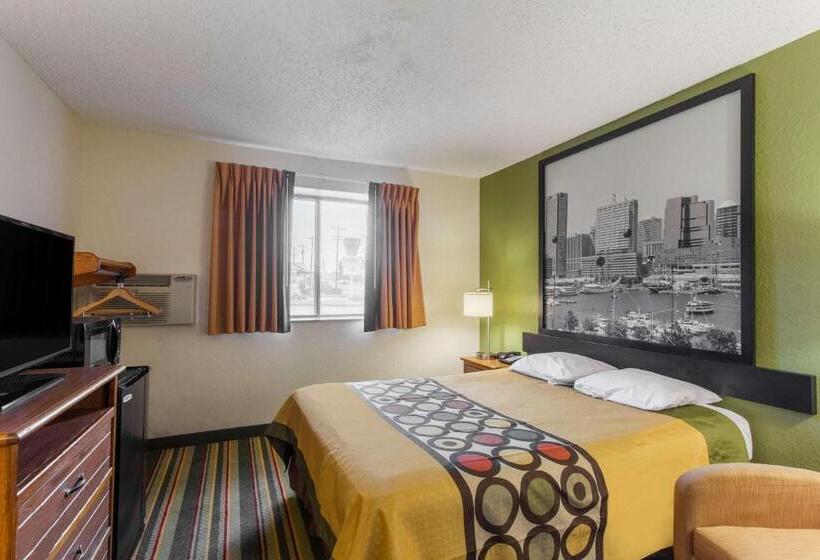 장애인용 디럭스룸, Super 8 By Wyndham College Park Wash Dc Area