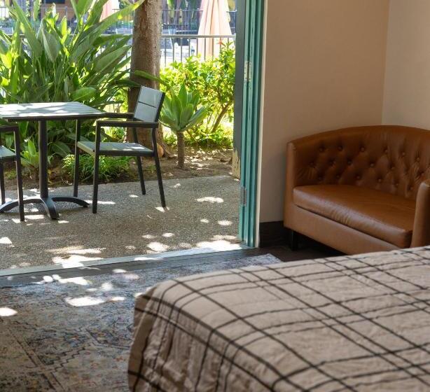 Номер Deluxe Кровать Кинг, Lemon Tree Inn