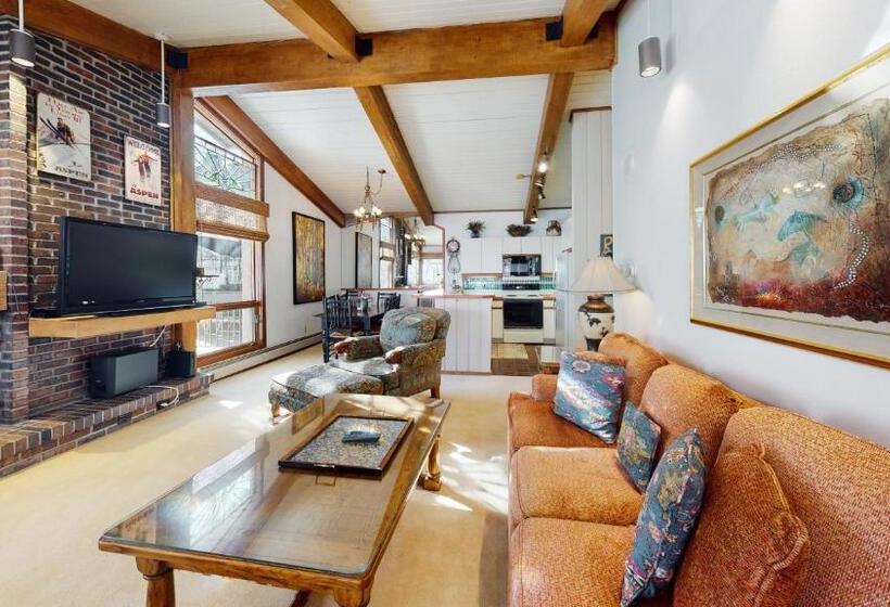 带2个卧室的公寓, Top Of The Village   Coraltree Residence Collection