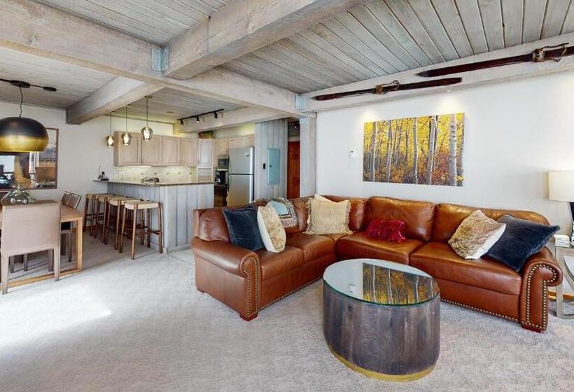 Апартаменты Deluxe 2 Спальни, Top Of The Village   Coraltree Residence Collection