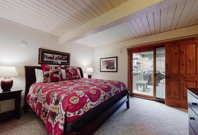Апартаменты Deluxe 3 Спальни, Top Of The Village   Coraltree Residence Collection