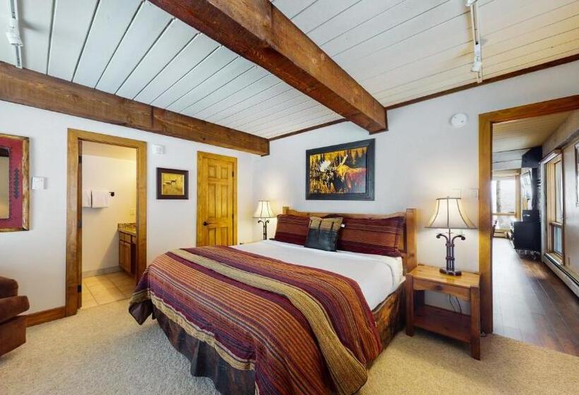 Апартаменты 4 Спальни, Top Of The Village   Coraltree Residence Collection