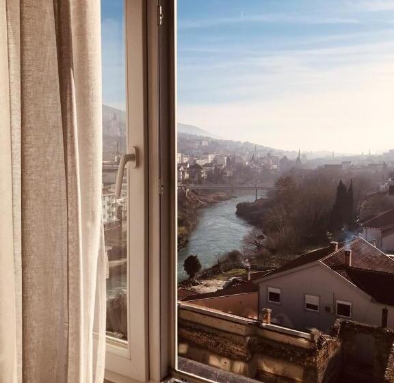 اتاق اکونومی, Bristol