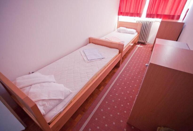 اتاق استاندارد با سرویس بهداشتی مشترک, Hi Hostel Zagreb
