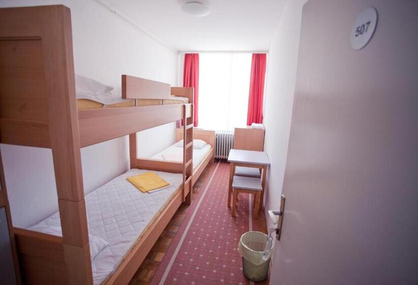 اتاق استاندارد سه تخته با سرویس بهداشتی مشترک, Hi Hostel Zagreb