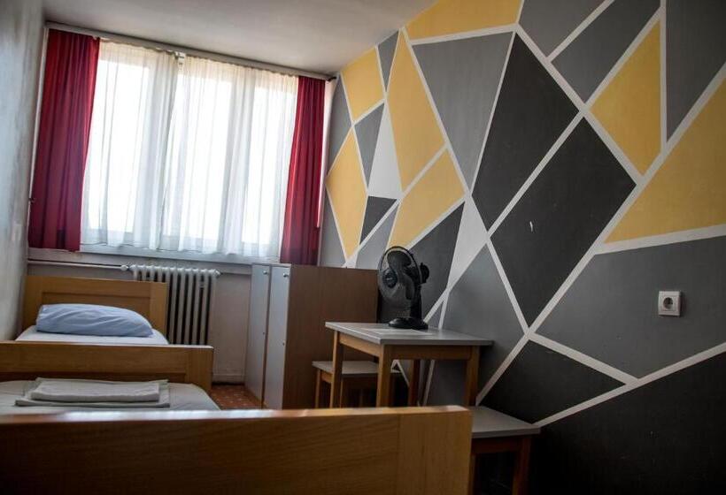 اتاق استاندارد یک تخته با سرویس بهداشتی مشترک, Hi Hostel Zagreb