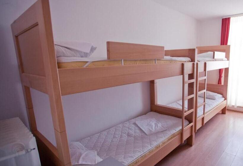 اتاق استاندارد چهارنفره با سرویس بهداشتی مشترک, Hi Hostel Zagreb