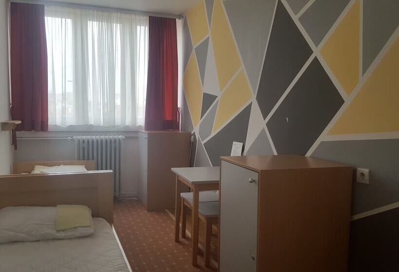 اتاق استاندارد یک تخته با سرویس بهداشتی مشترک, Hi Hostel Zagreb