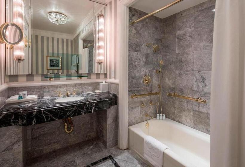 适合残疾人士使用的高档房间, The St. Regis New York