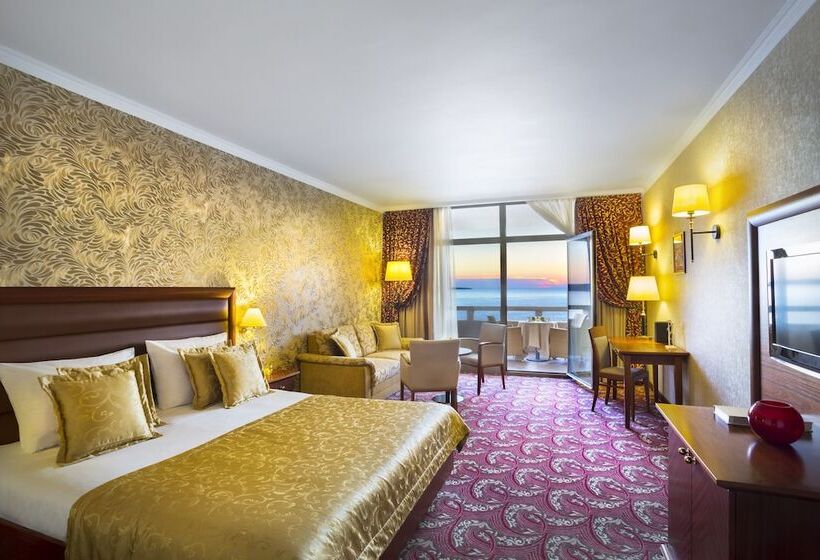 اتاق راحتی با چشم‌انداز دریا, Remisens Hotel Metropol