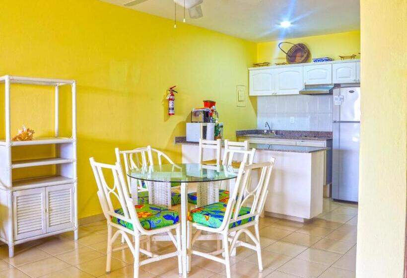 דירת חדר נוף לגינה, Nautibeach Beach Front Condos In North Beach