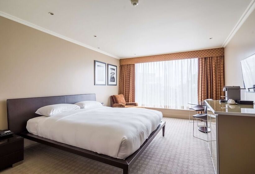 Номер Премиум, Radisson Blu Hotel, London Heathrow