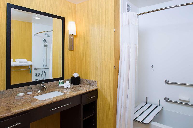 Номер Премиум, Radisson Blu Hotel, London Heathrow