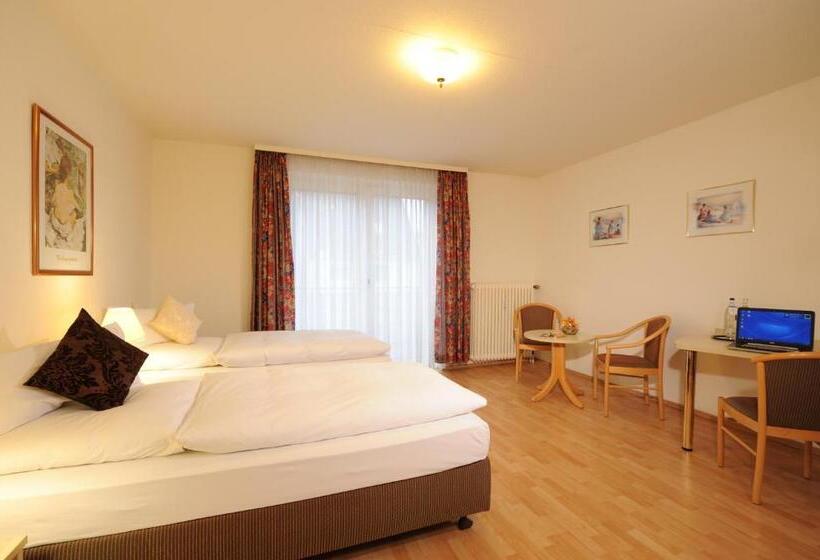Standard Triple Room, Air Hotel Wartburg