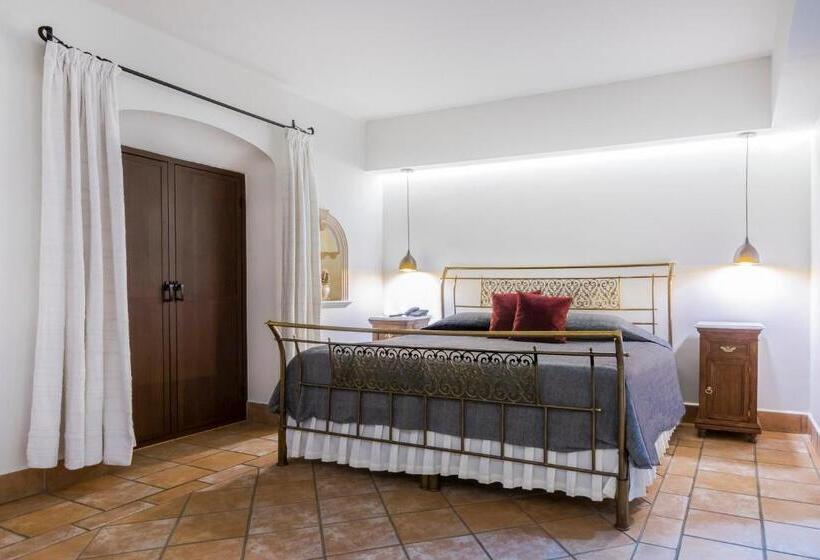 سوییت, Boutique Naura Centro