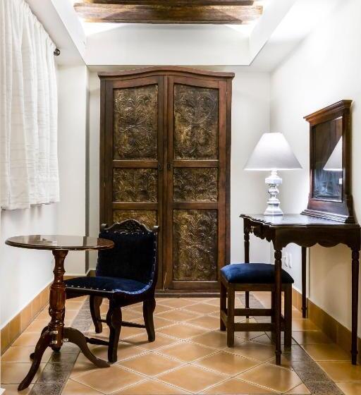 سوییت, Boutique Naura Centro