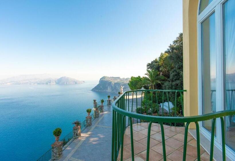 小型套房带海景, Caesar Augustus