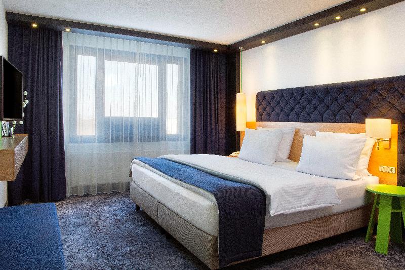 Полулюкс, Holiday Inn Stuttgart, An Ihg