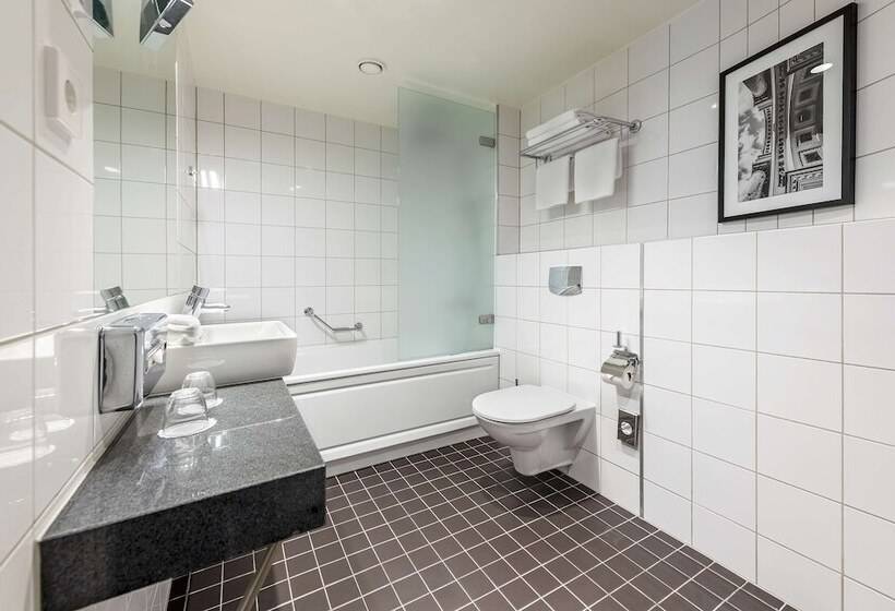 سوییت جونیور, Radisson Hotel Kaunas