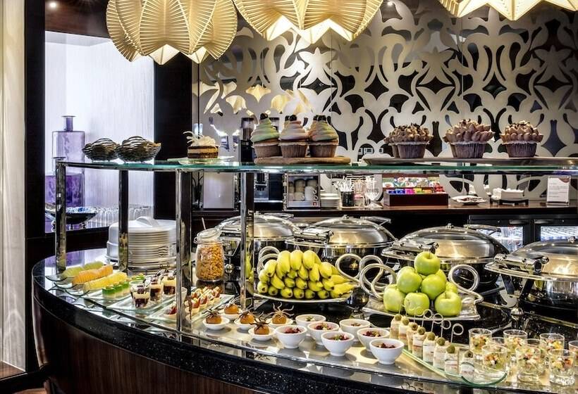 Полулюкс, Crowne Plaza Dubai Deira, An Ihg