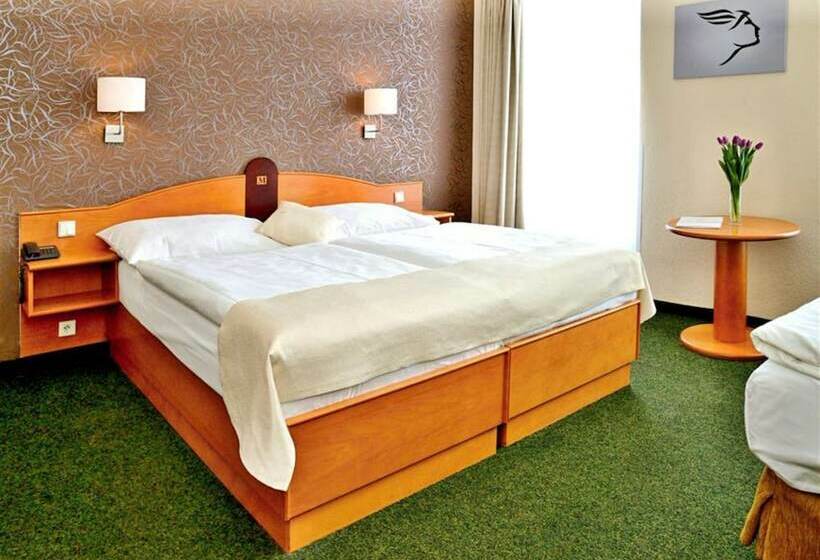 Quarto Triplo Estandar, Merkur   Czech Leading Hotels