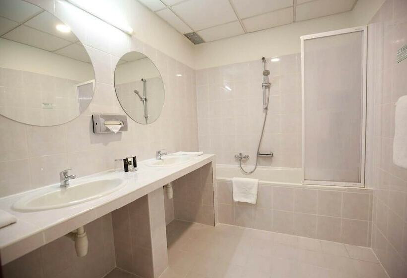Quarto Quádruplo Estandar, Merkur   Czech Leading Hotels
