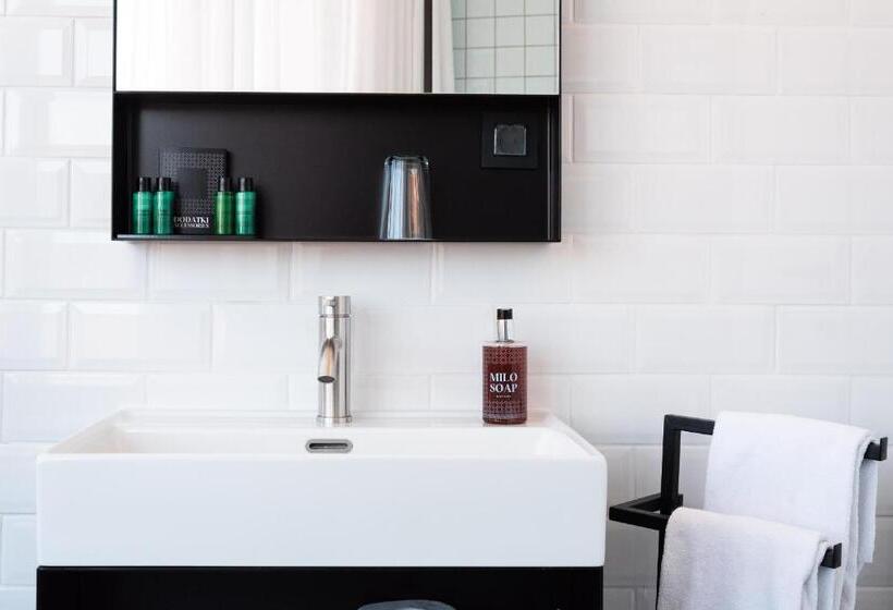 سوییت با چشم‌انداز دریا, Art Hotel Tartini