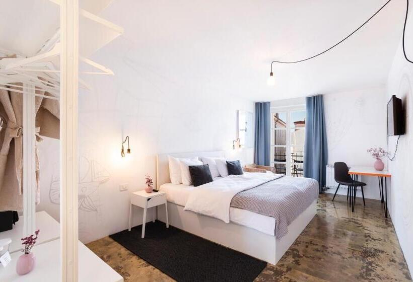 اتاق سوپریور با چشم‌انداز دریا و بالکن, Art Hotel Tartini