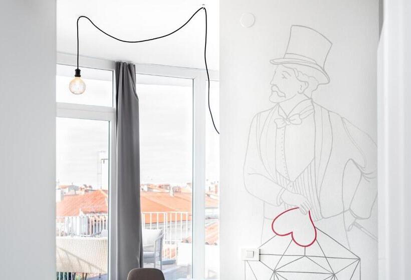 سوییت با چشم‌انداز دریا, Art Hotel Tartini