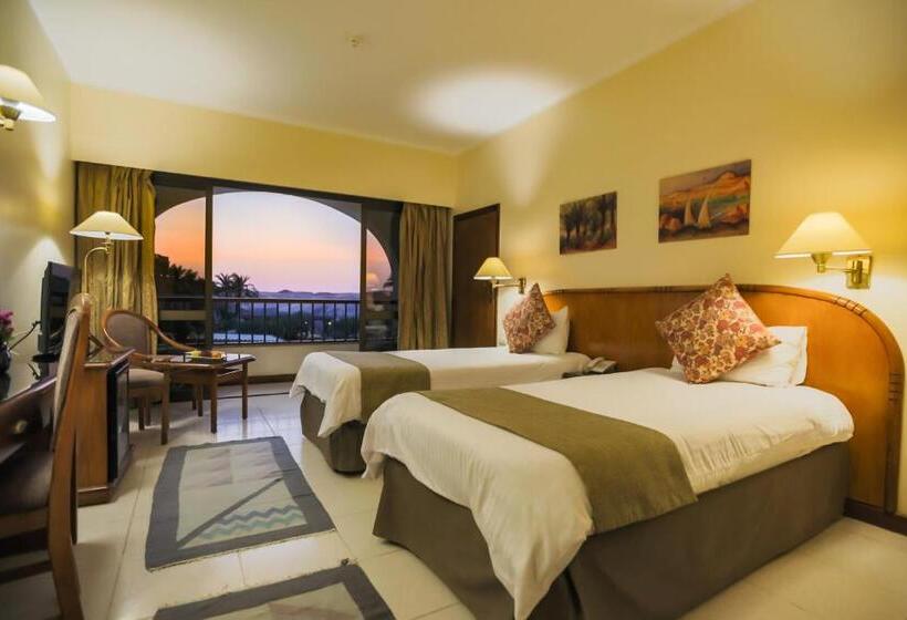 اتاق استاندارد با چشم‌انداز استخر, Basma Hotel Aswan