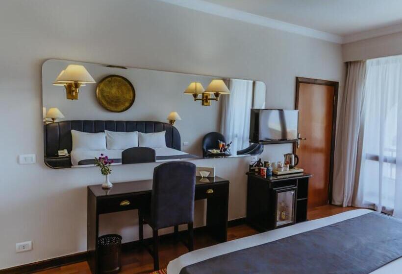اتاق لوکس با چشم‌انداز استخر, Basma Hotel Aswan