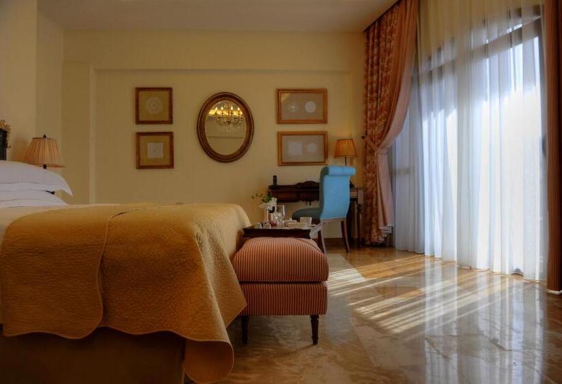 سوییت اجرایی, Byblos Sur Mer
