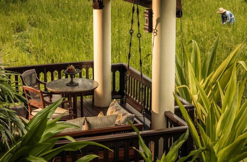 غرفة قياسية مزوَّدة بتراس, Four Seasons Resort Chiang Mai