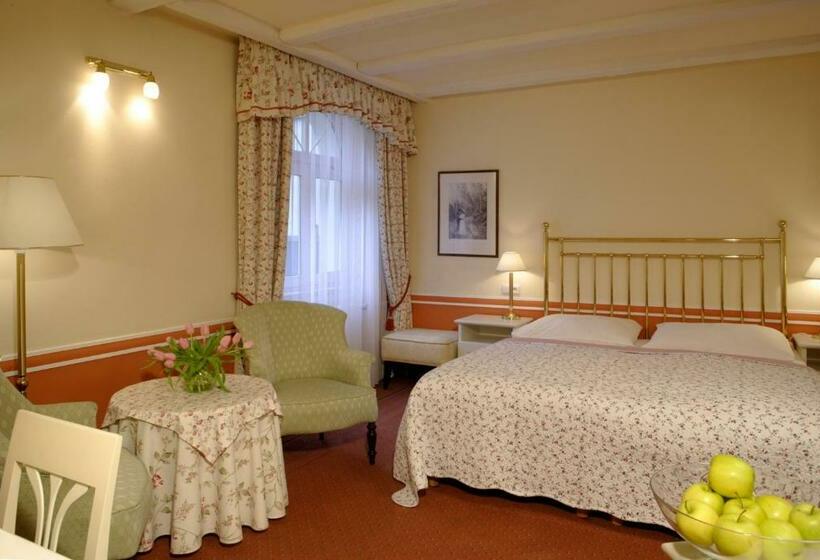 Quarto Estandar, Embassy