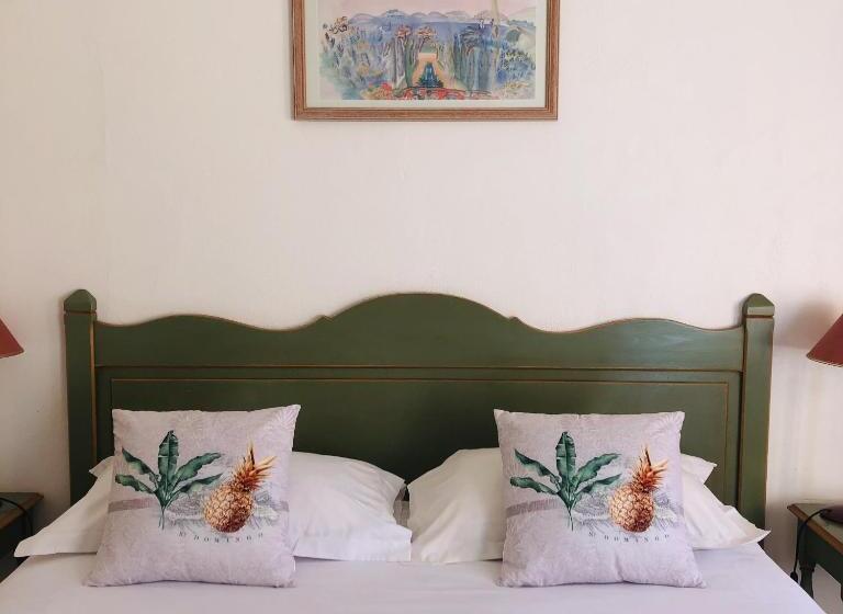 Номер Стандарт Вид на Бассейн, Hôtel Jas Neuf