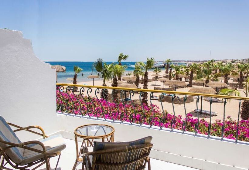 اتاق استاندارد با چشم‌انداز دریا, Lotus Bay Resort