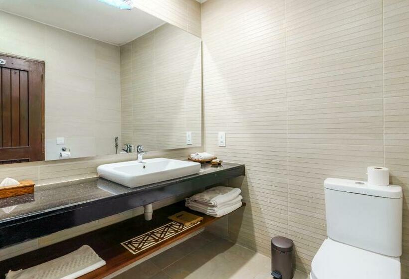 اتاق لوکس با چشم‌انداز دریا, Southern Palms Beach Resort