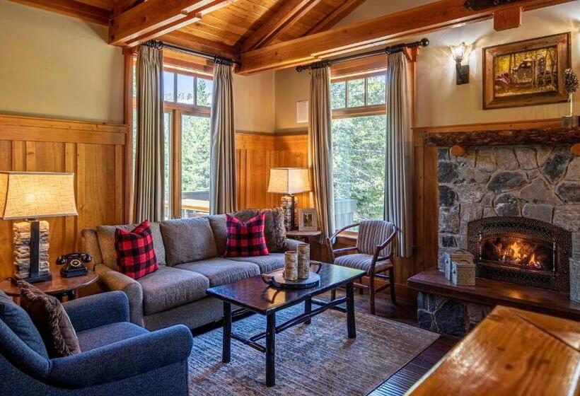 오두막, Tamarack Lodge