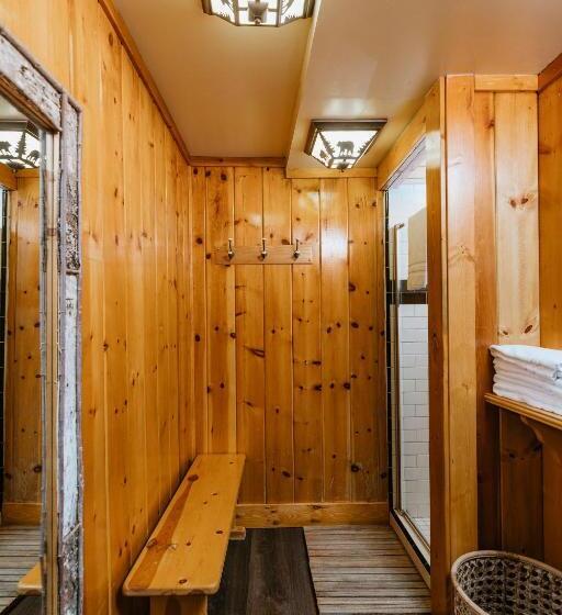 스탠다드 룸 공동 욕실, Tamarack Lodge