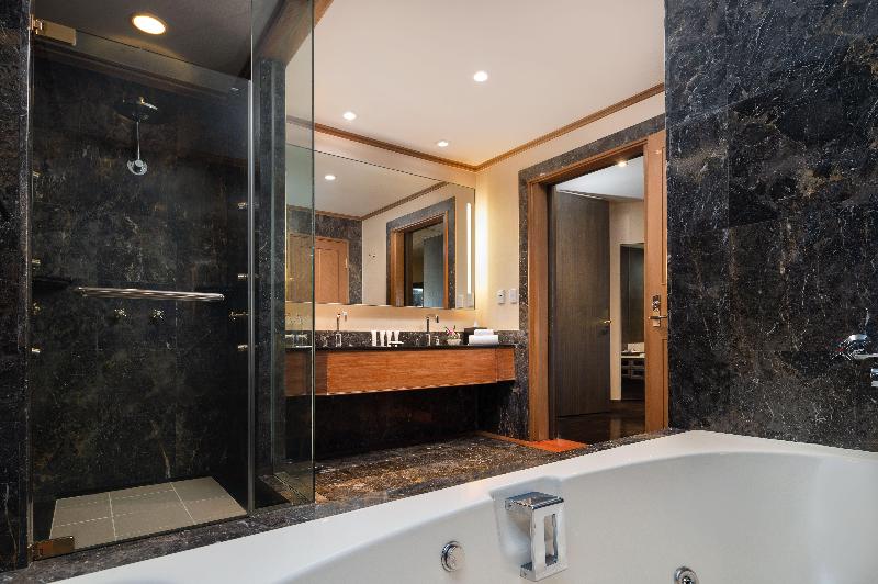 سوییت, Crowne Plaza Bangkok Parque Lumpini