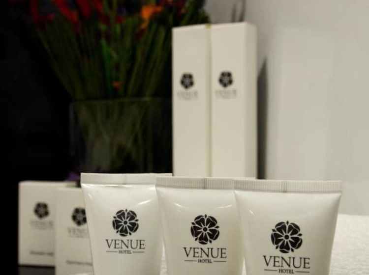 اتاق لوکس, Venue