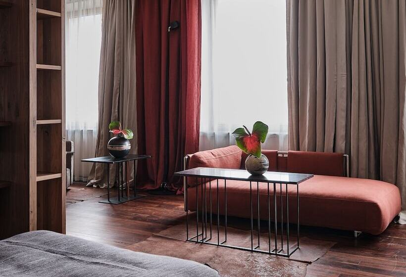 Family Suite, Warszawa