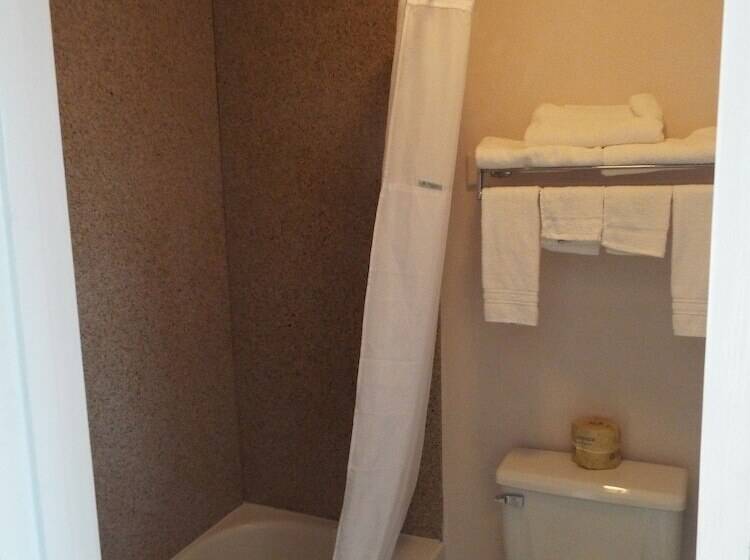 Номер Стандарт 2 Двуспальные Кровати, Days Inn By Wyndham Dahlonega University Area
