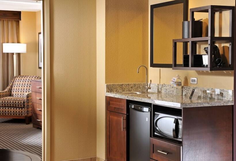 سوییت, Embassy Suites Hotel Des Moines Downtown