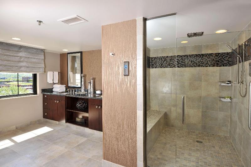 سوئیت با تخت بزرگ, Embassy Suites Hotel Des Moines Downtown