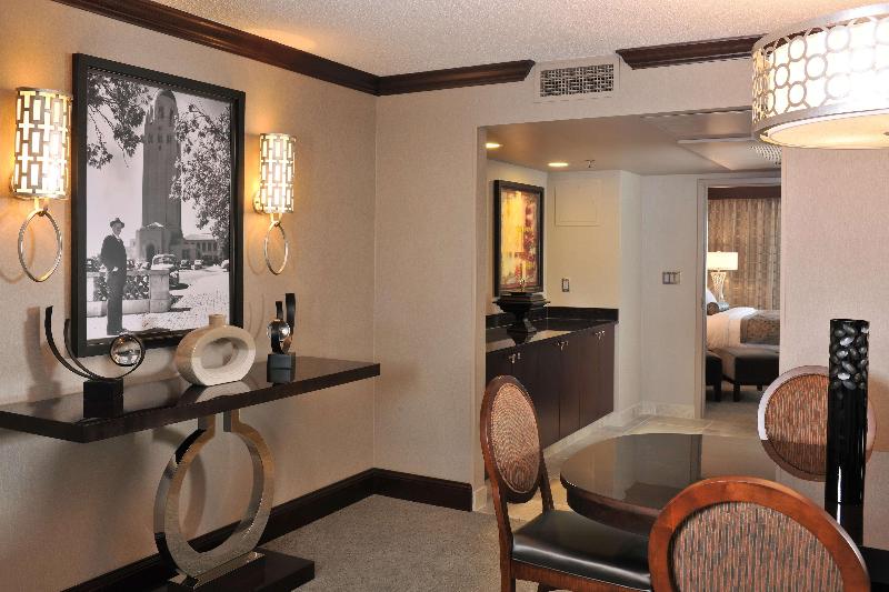 سوئیت با تخت بزرگ, Embassy Suites Hotel Des Moines Downtown