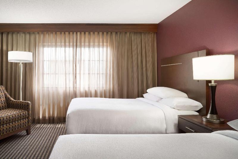 سوییت, Embassy Suites Hotel Des Moines Downtown