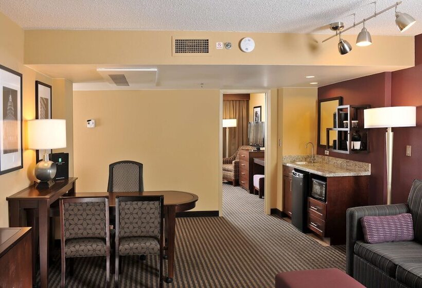 سوئیت پریمیوم, Embassy Suites Hotel Des Moines Downtown